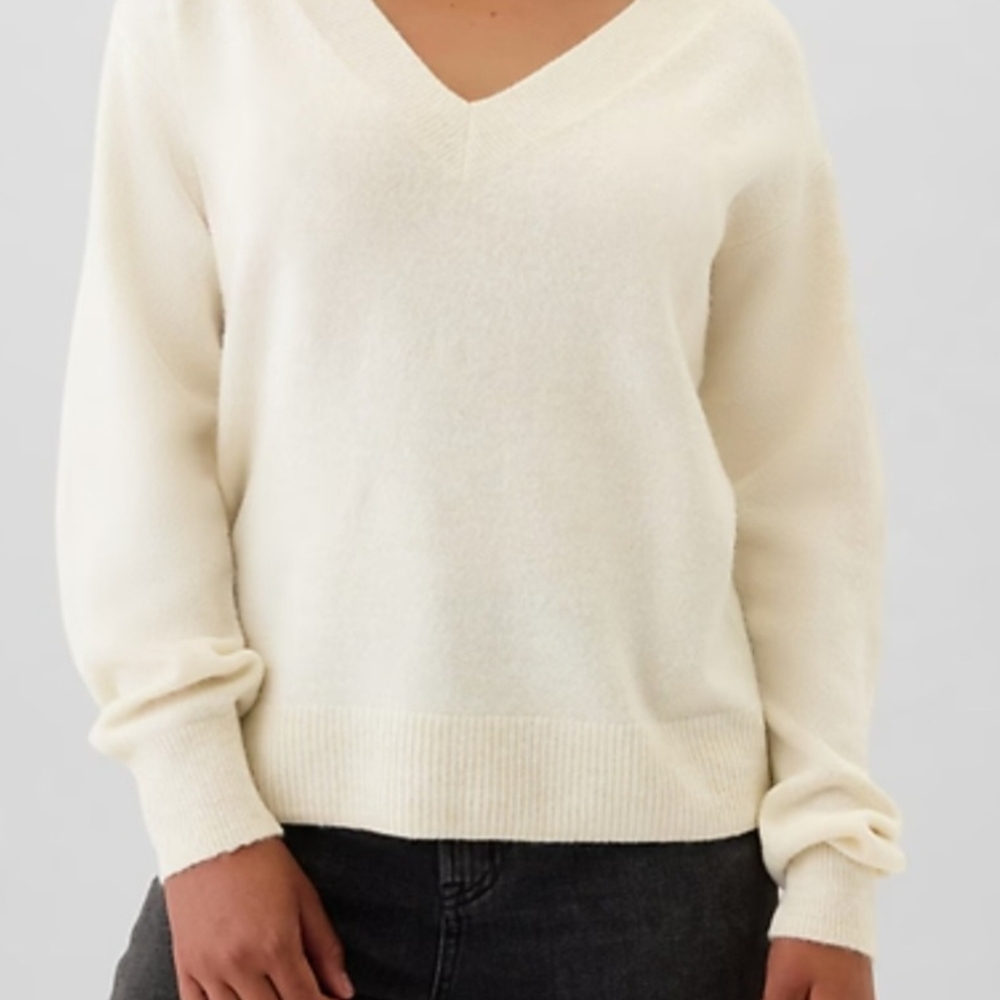 NWT GAP Factory Cream V-Neck Sweater Soft Knit Tan Chino (Size: M & L)